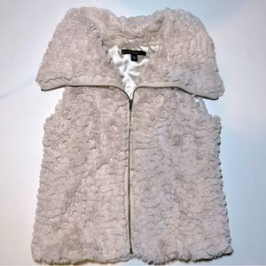(NWOTs) Fever | Plush Shimmery Cream Faux Fur Vest // S